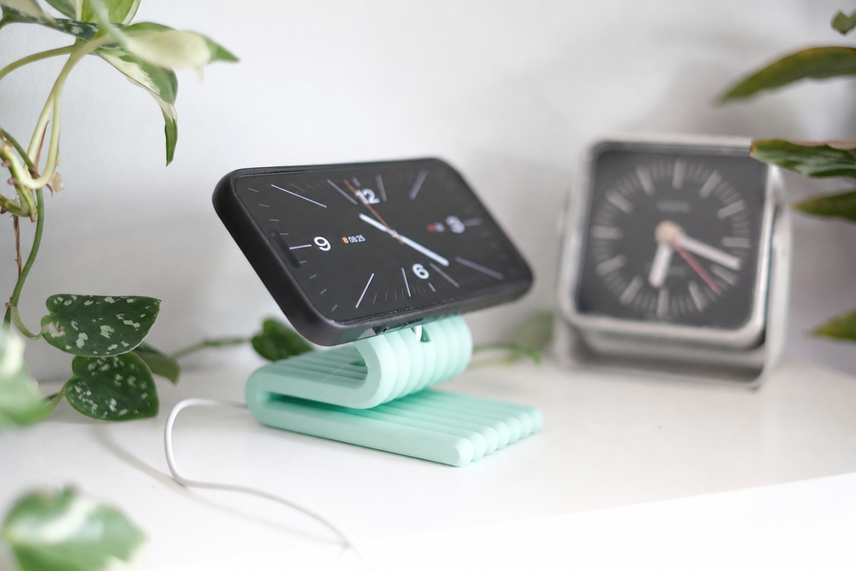 MagSafe Charging phone stand